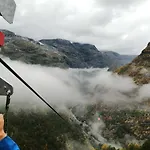 Reinunga Eco Hytta - Mountain Near Accessible Only By Train Or Bike Lodge *